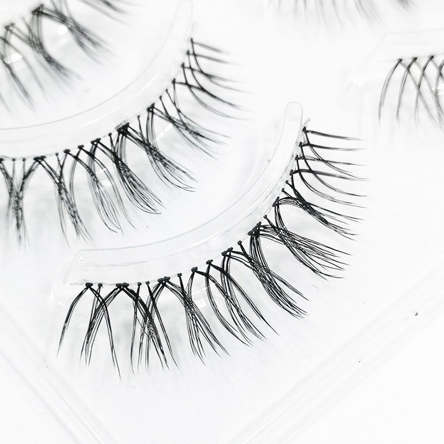 Dorisue V Shape Wispy lash Natural Short false eyelashes 3D Light Weight 4 eyelashes pack E6